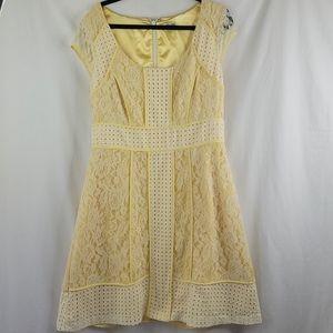 City chic yellow lace dress size plus Small